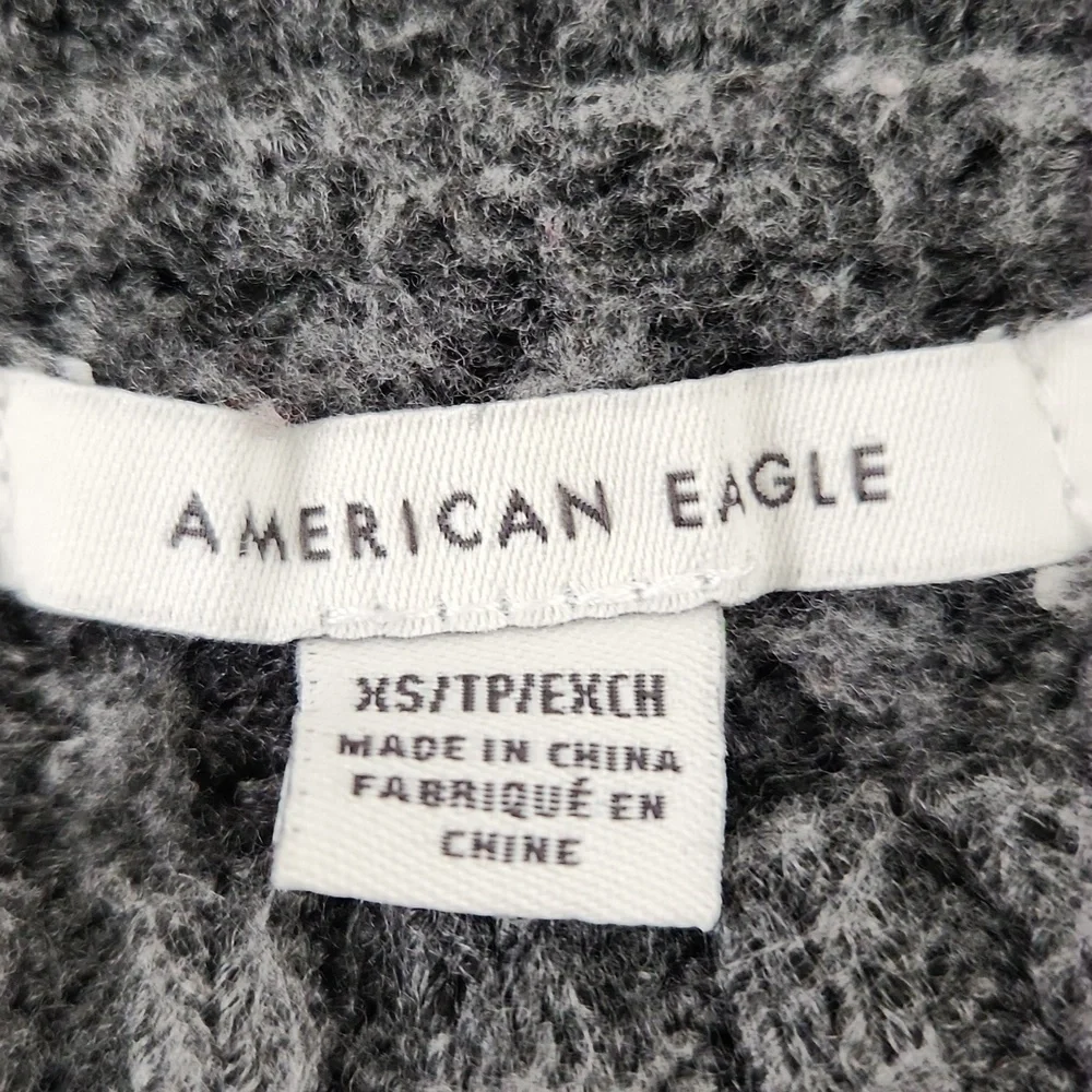 American Eagle women's chunky knit sweater